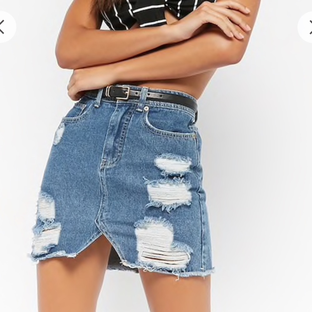 F21 DISTRESSED DENIM MINI SKIRT